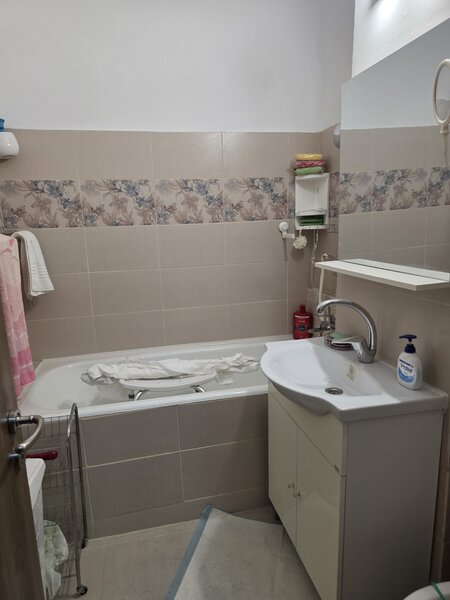 Titan, pe Barajul Sadului,10 minute metrou, bloc 1978, 2 gr sanitare, Minis